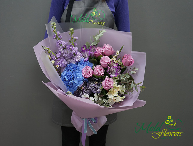 Bouquet with blue hydrangea ''Grace'' photo